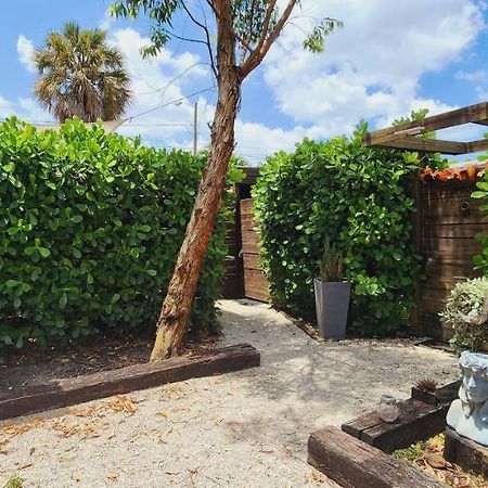 Private Aparment Studio In The Hard Of Miami Unit # 6 Opa-locka Exteriér fotografie